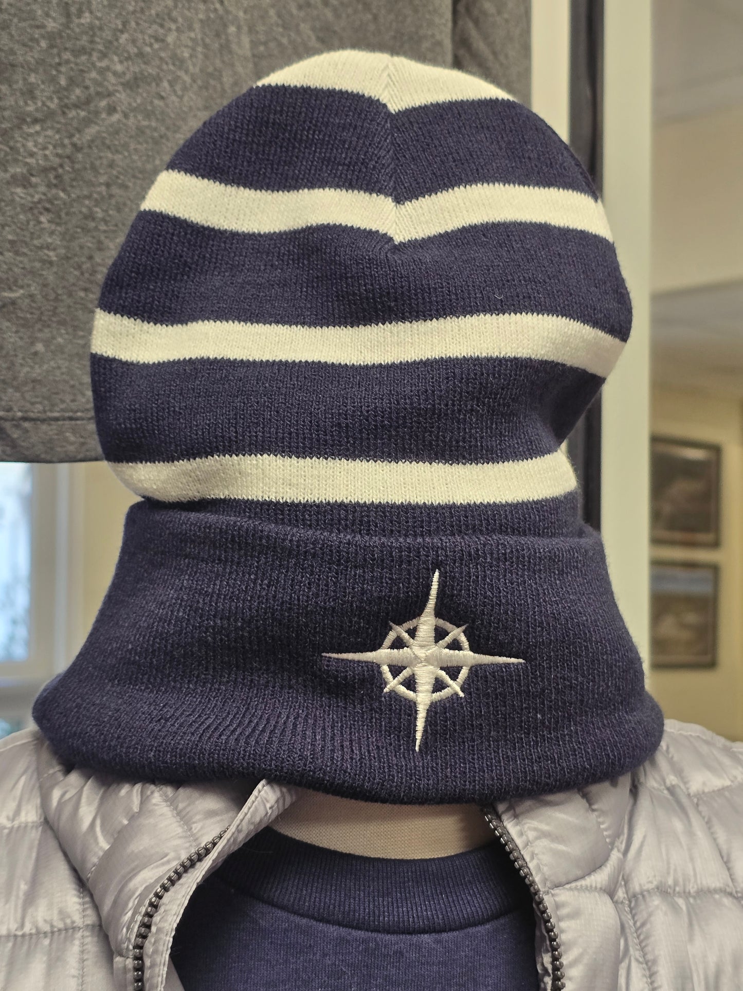 Hat Winter Blue/White HRA Compass